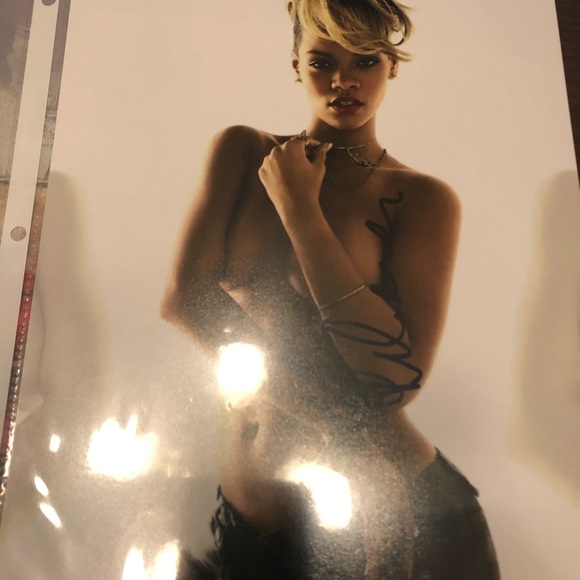 Robyn Rihanna Fenty signed (Rp) ✍🏼 - Picture 2 of 3